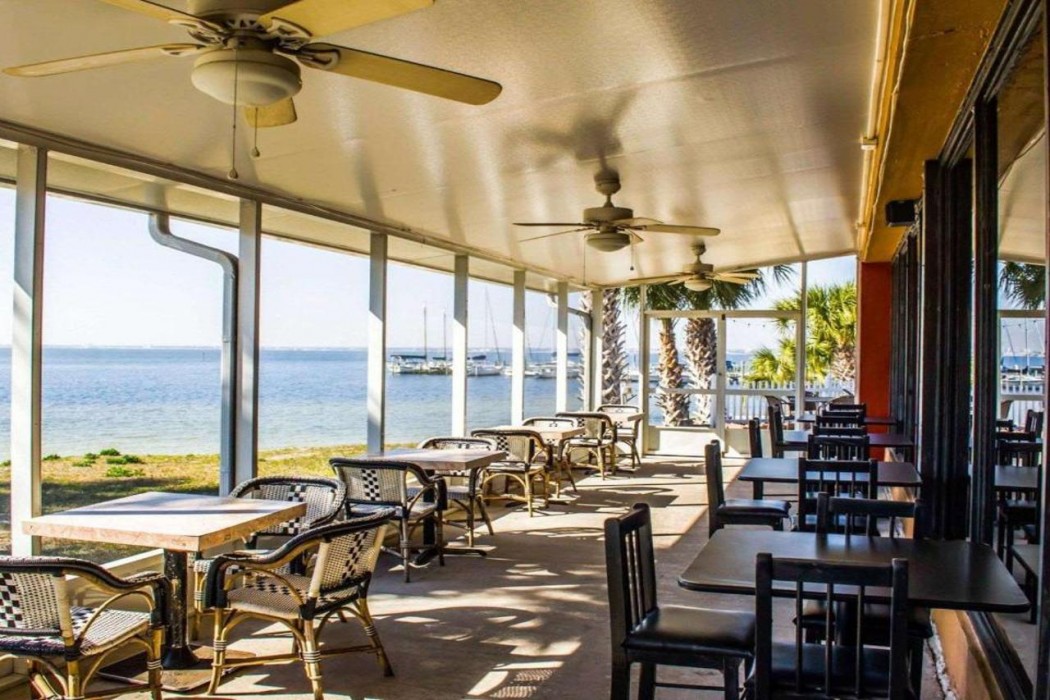 Quality Inn & Suites Gulf Breeze Bayside near Pensacola Beach 16/33