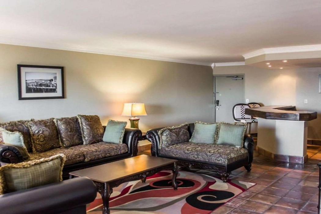 Quality Inn & Suites Gulf Breeze Bayside near Pensacola Beach 3/33