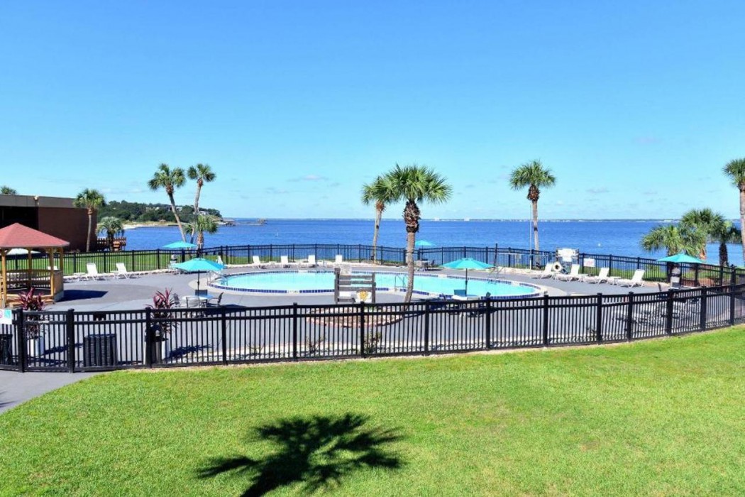 Quality Inn & Suites Gulf Breeze Bayside near Pensacola Beach 1/33