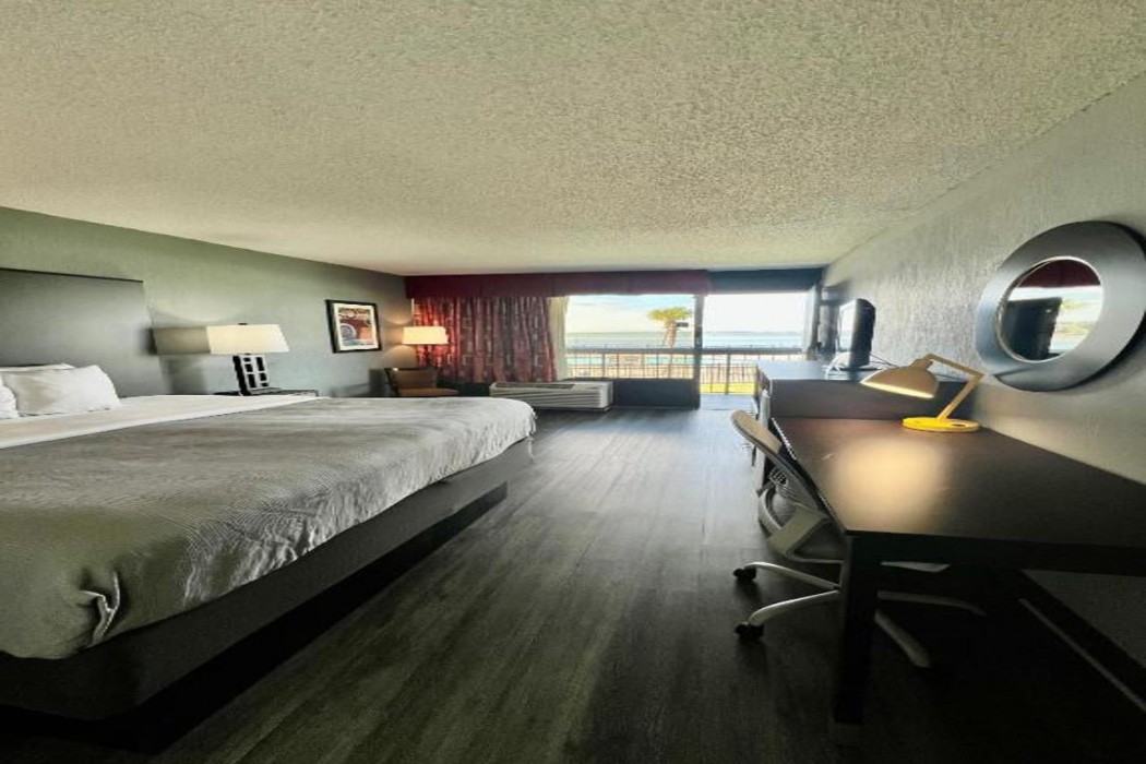 Quality Inn & Suites Gulf Breeze Bayside near Pensacola Beach 9/33