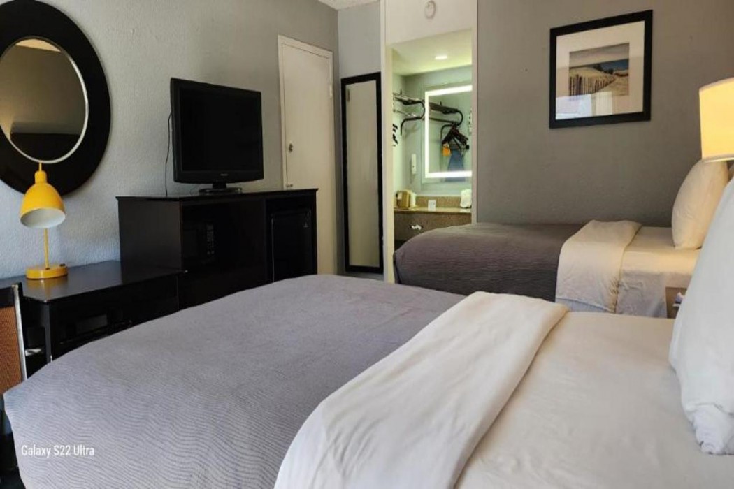 Quality Inn & Suites Gulf Breeze Bayside near Pensacola Beach 8/33