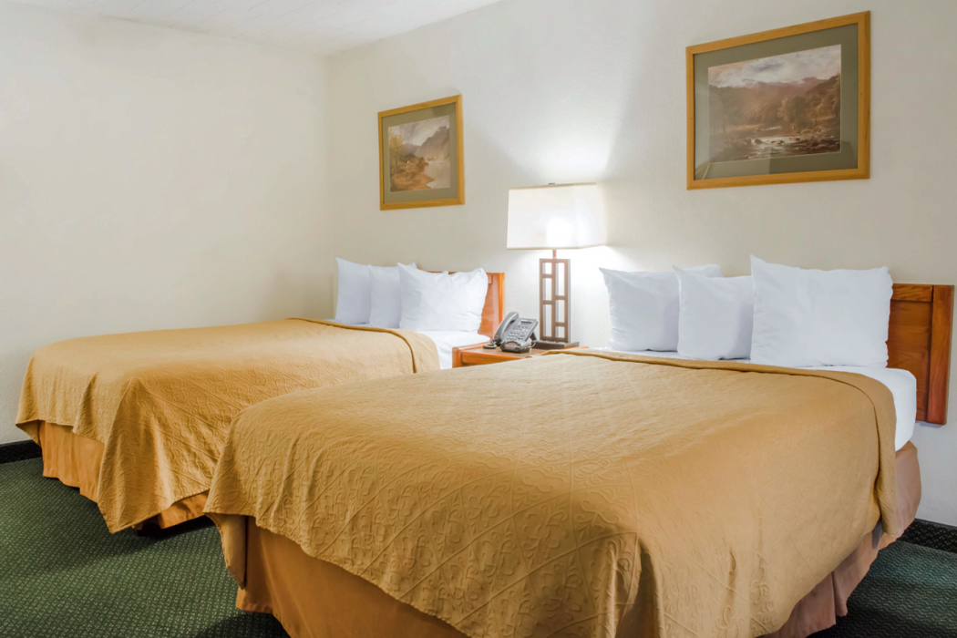 Quality Inn & Suites Burnham, PA 8/36