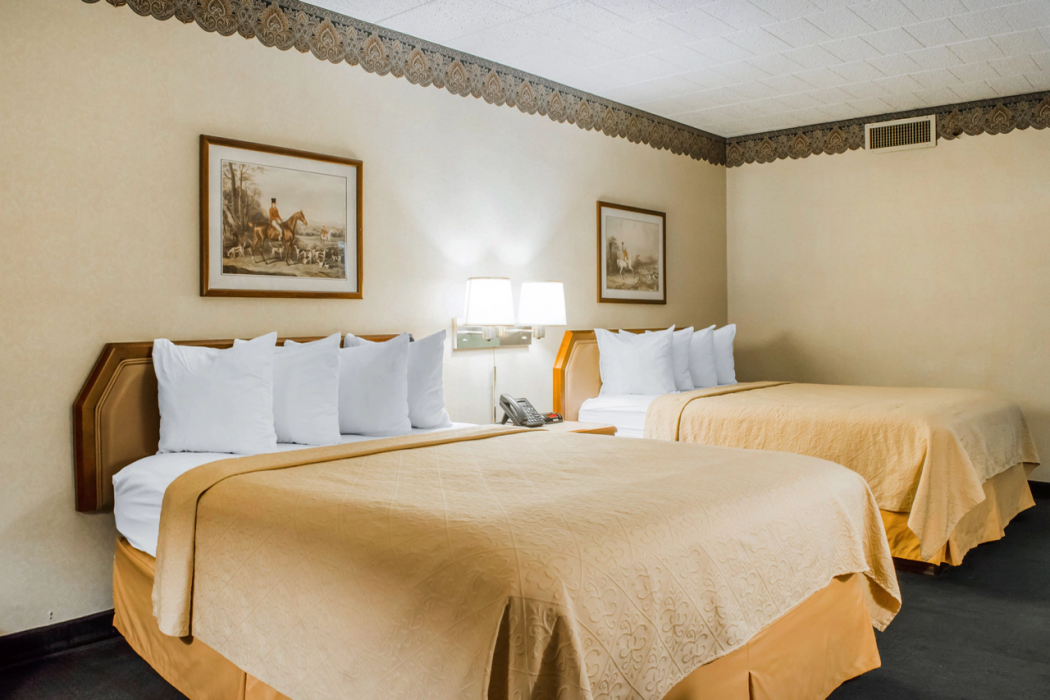 Quality Inn & Suites Burnham, PA 7/36