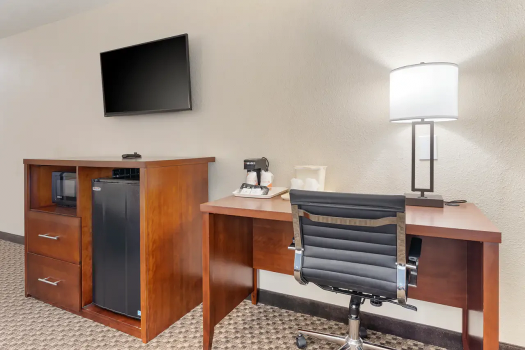 Comfort Inn Ebensburg, PA 21/49