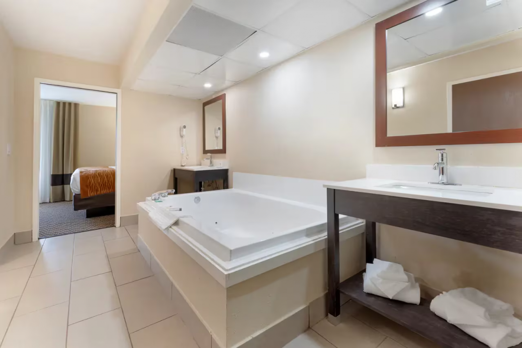 Comfort Inn Ebensburg, PA 17/49