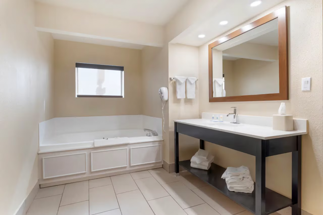 Comfort Inn Ebensburg, PA 16/49