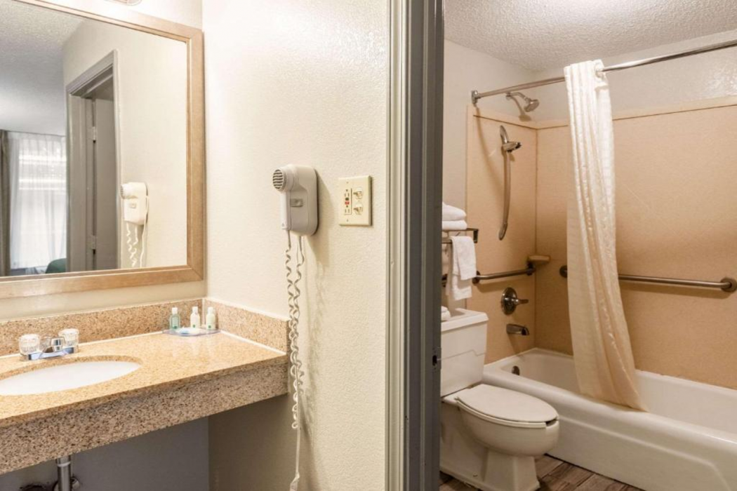 Quality Inn Newport TN 18/33
