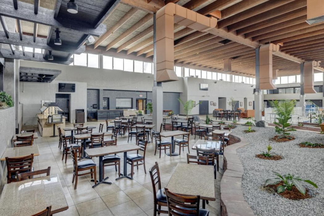 Riverside Hotel & Conference Center 32/60