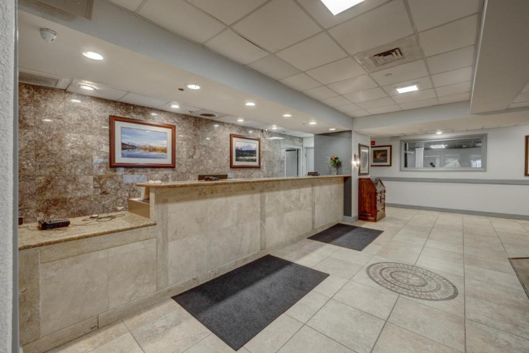 Riverside Hotel & Conference Center 4/60