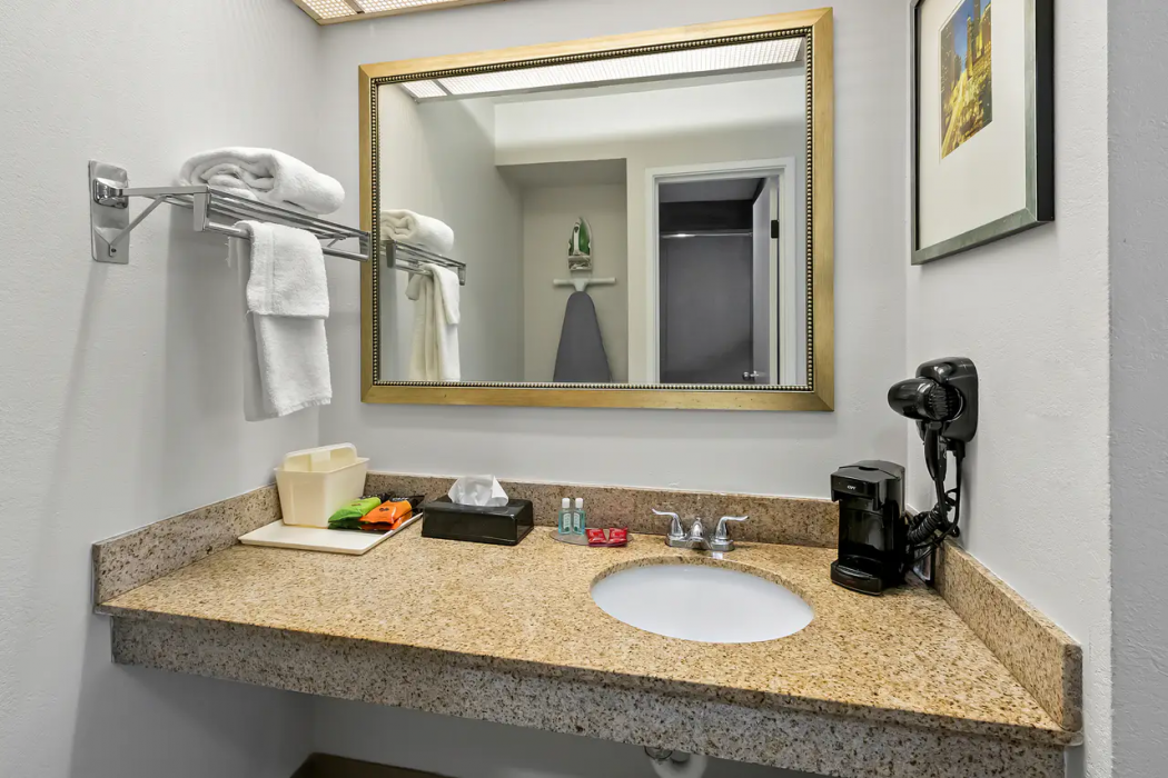 Quality Inn and Suites Fayetteville I-95, NC 18/36