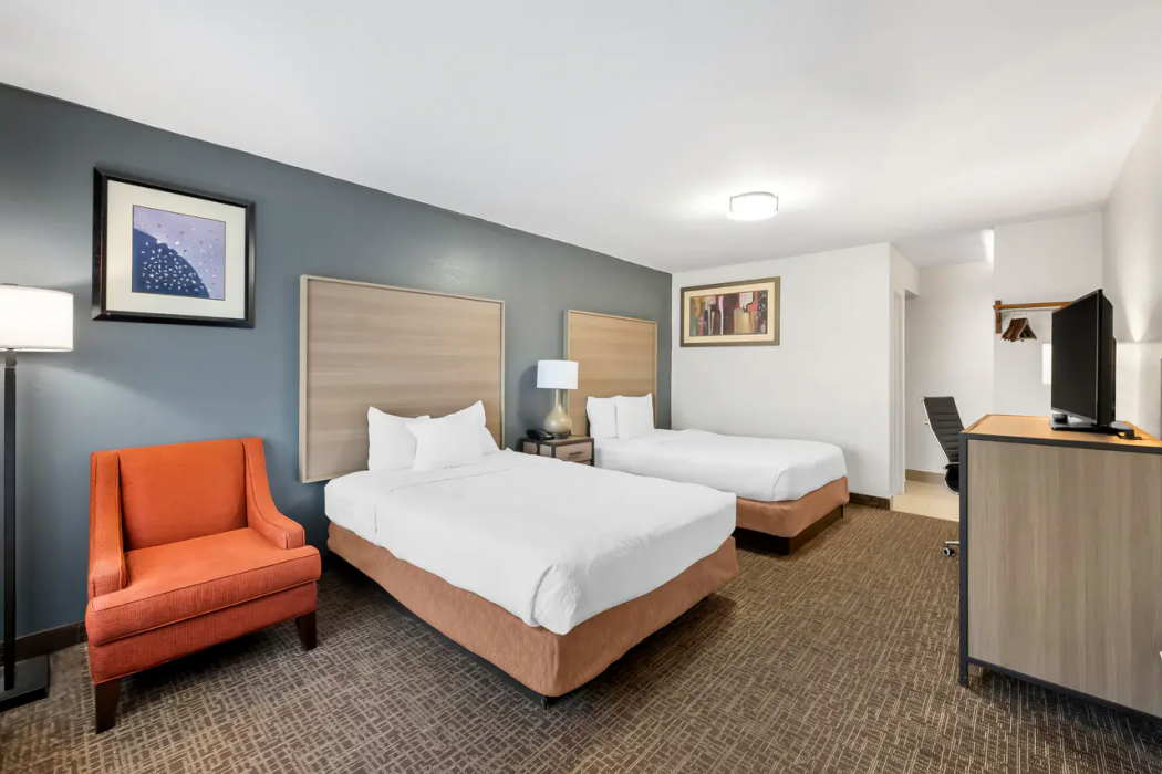 Quality Inn and Suites Fayetteville I-95, NC 12/36