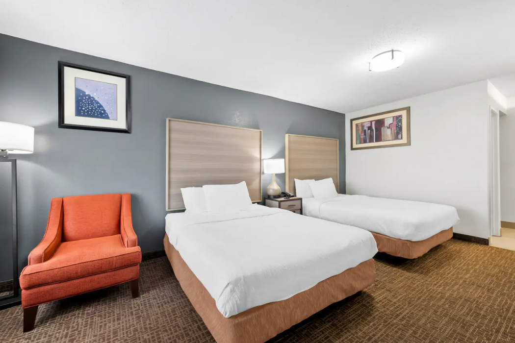 Quality Inn and Suites Fayetteville I-95, NC 13/36