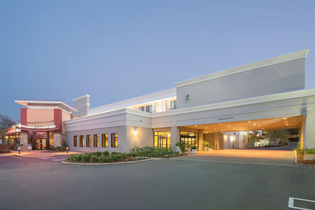 Wyndham Grand Executive Center Little Rock Airport 4/66