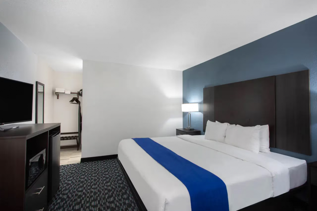 Clarion Pointe Charlotte 11/57