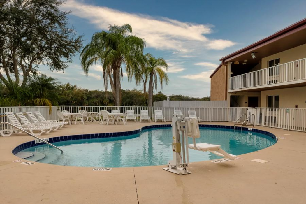 Red Roof Inn Ellenton - Bradenton NE 12/18