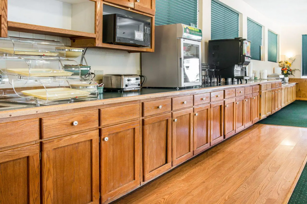 Quality Inn & Suites Mackinaw City Beachfront 15/21