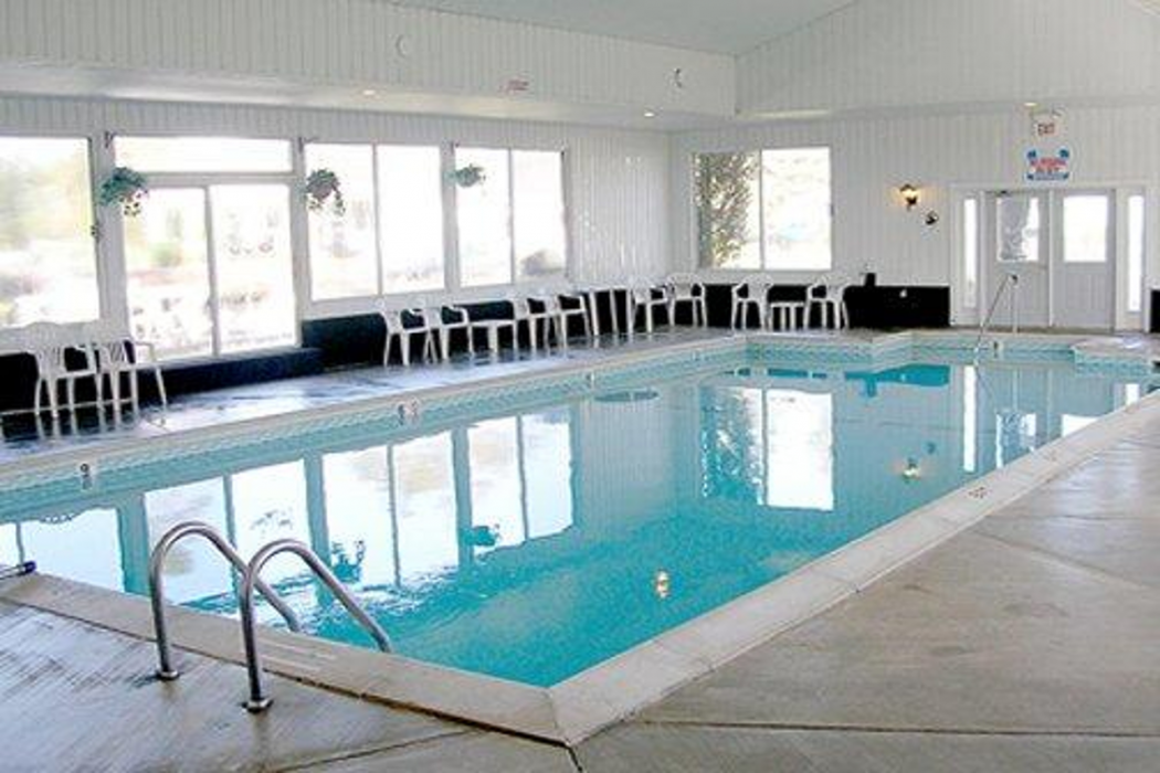 Quality Inn & Suites Mackinaw City Beachfront 12/21