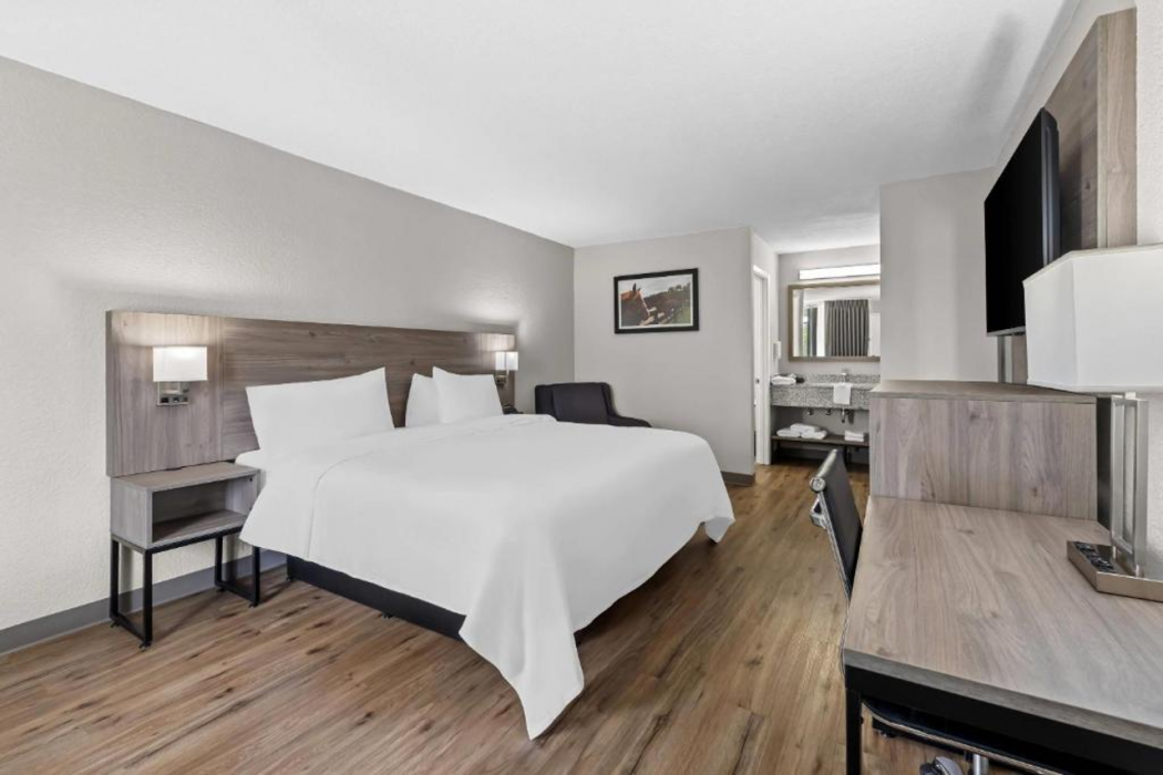 Quality Inn & Suites Ocala I-75 7/33