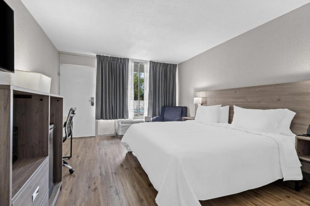 Quality Inn & Suites Ocala I-75 11/33