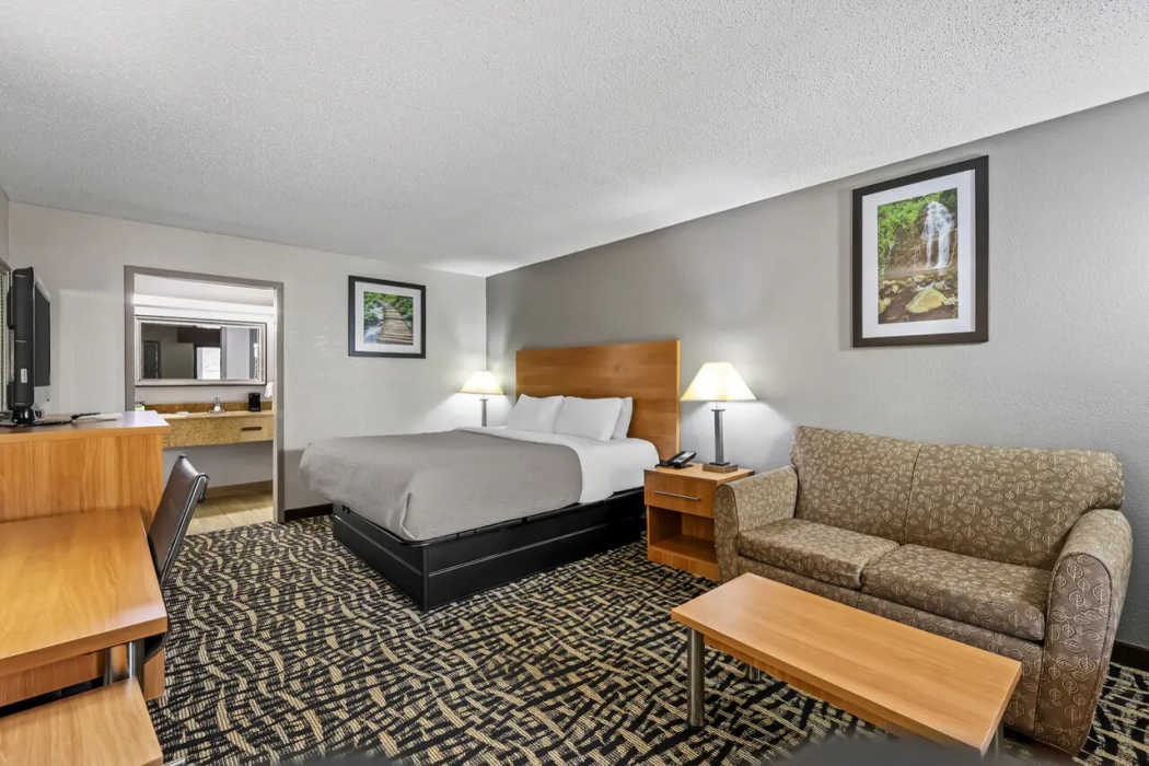 Quality Inn Bowling Green South 12/21