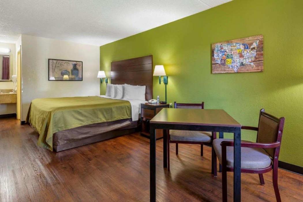 Econo Lodge Fayetteville, NC 13/31