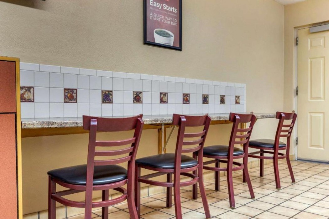 Econo Lodge Fayetteville, NC 15/31