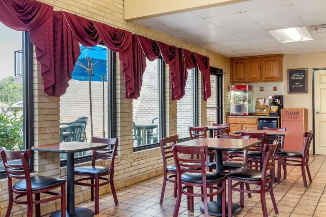 Econo Lodge Fayetteville, NC 16/31