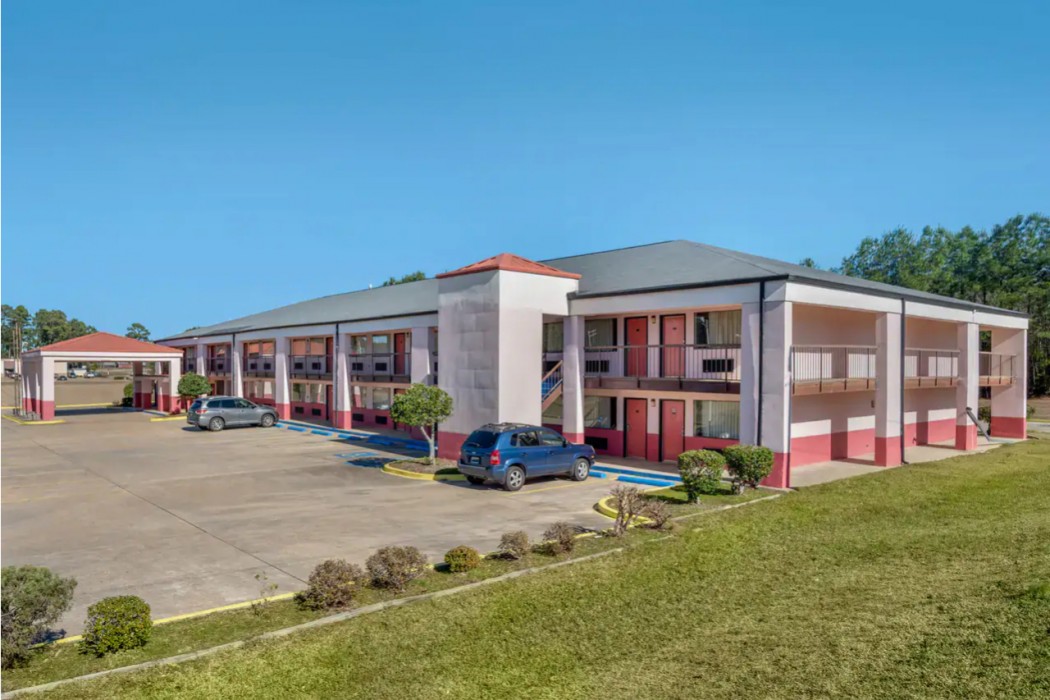 Econo Lodge Inn & Suites Forest 2/19