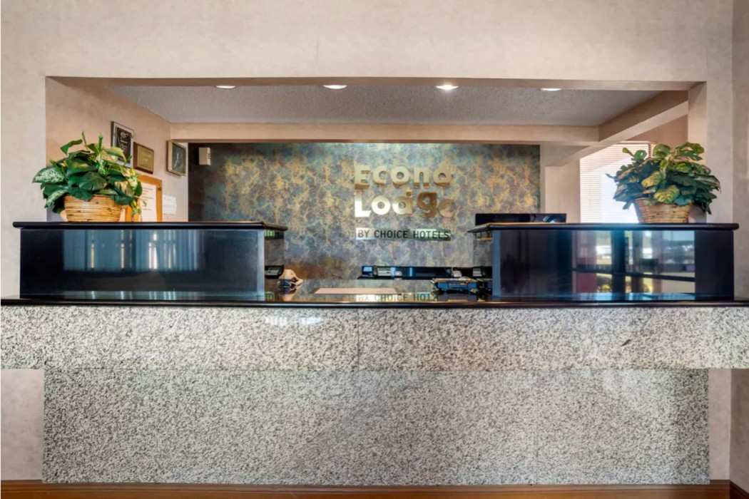 Econo Lodge Inn & Suites Forest 3/19