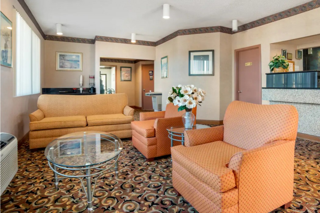 Econo Lodge Inn & Suites Forest 4/19