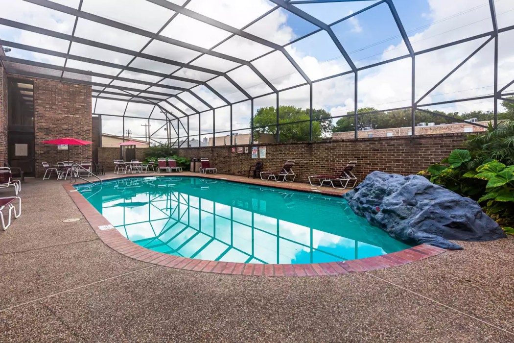 Clarion Pointe Lake Jackson - Clute 15/16