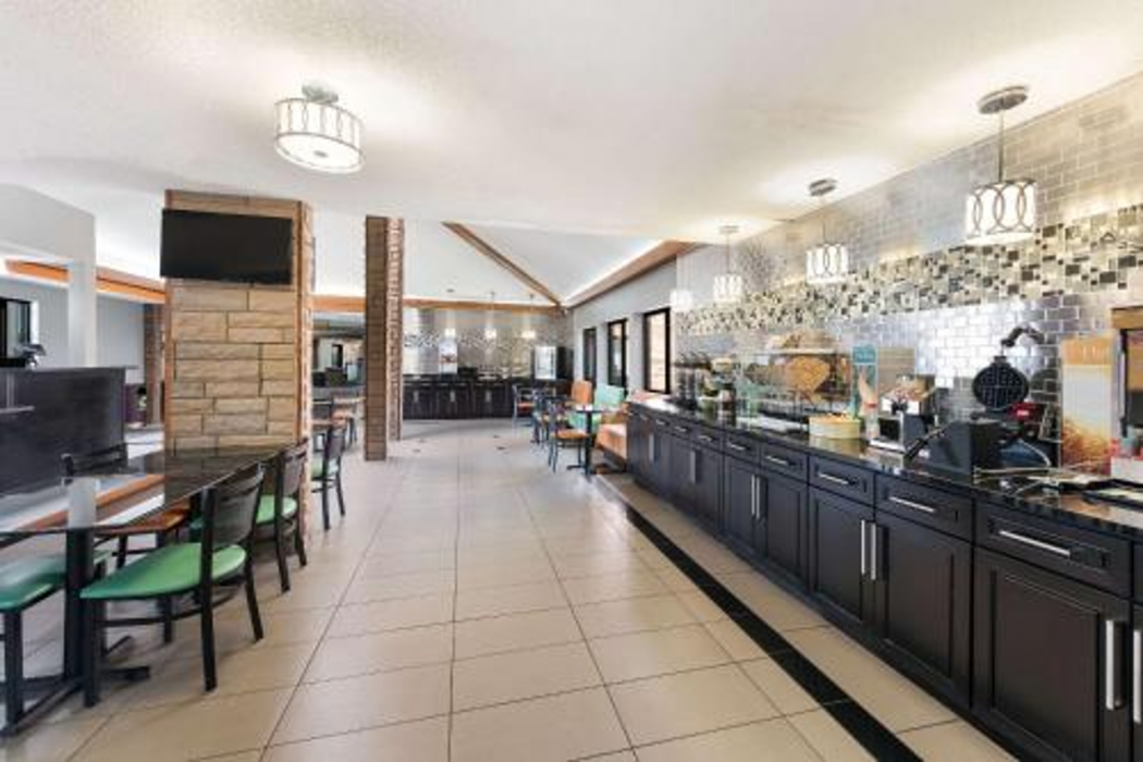 Quality Inn Upper Sandusky OH 23/29