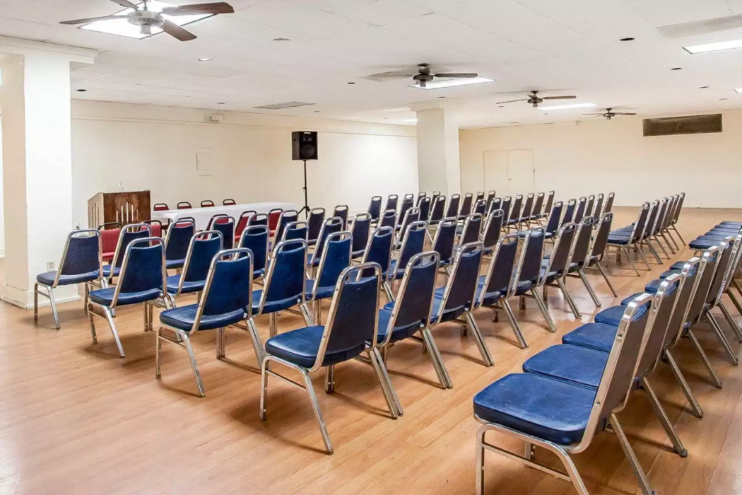 Clarion Inn & Suites University Center 14/27