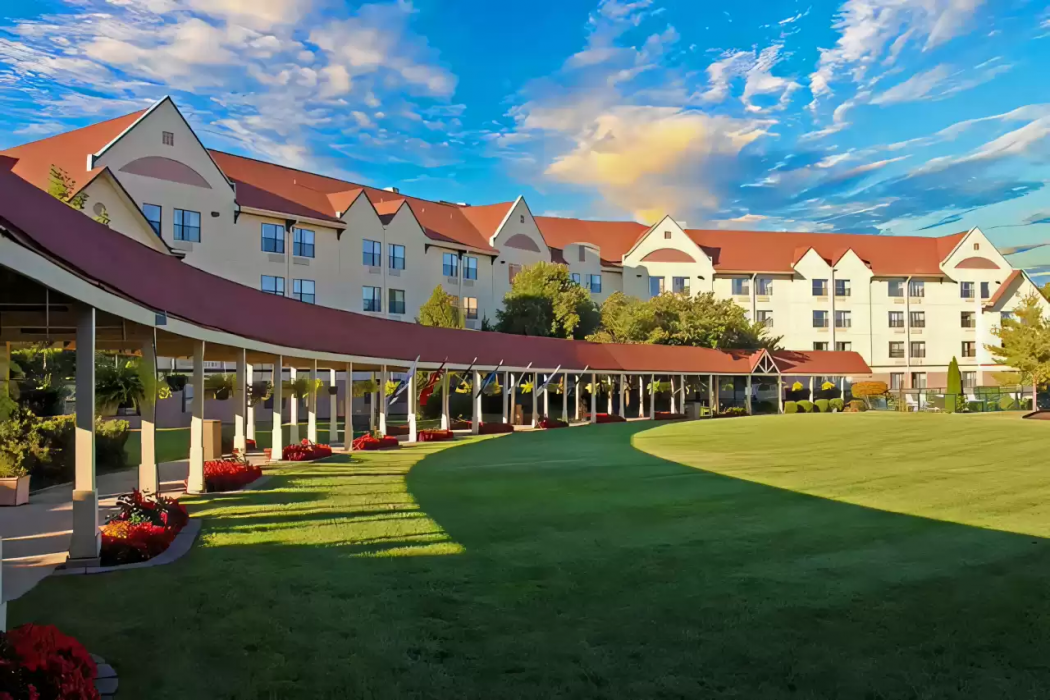 The Branson Hillside Hotel 4/21