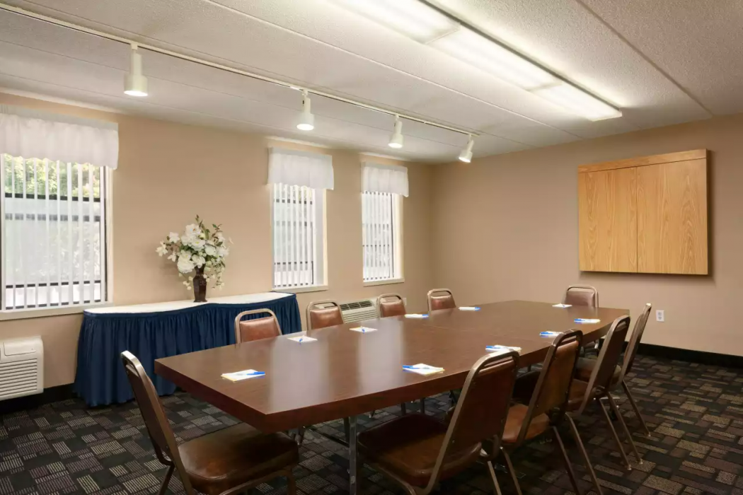 Red Roof Inn & Suites Middleborough 23/40