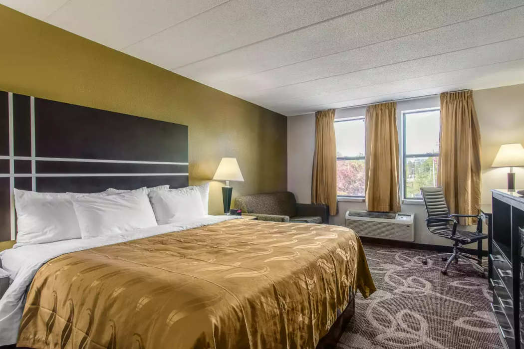 Red Roof Inn & Suites Middleborough 17/40