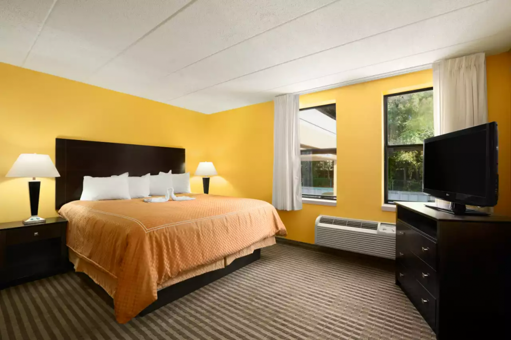Red Roof Inn & Suites Middleborough 11/40