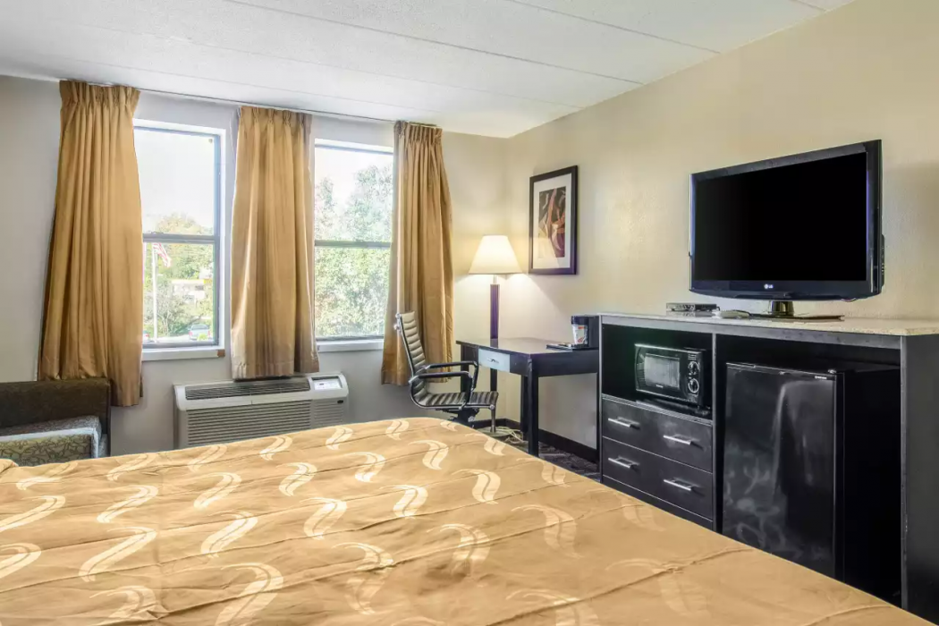 Red Roof Inn & Suites Middleborough 12/40
