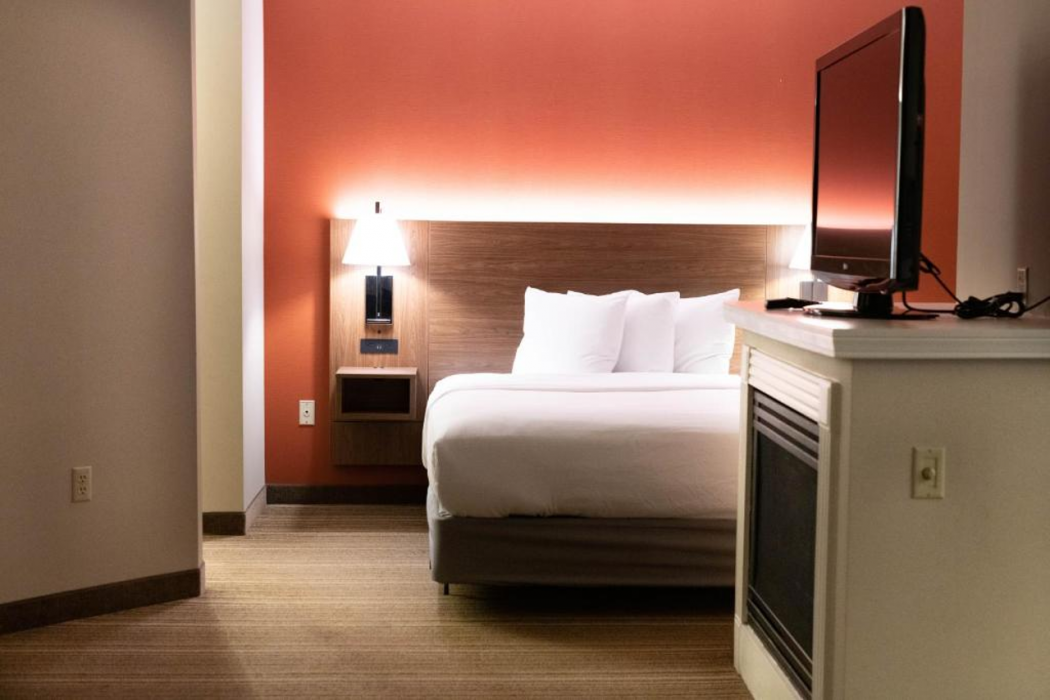 Hawthorn Suites by Wyndham Erie 6/34