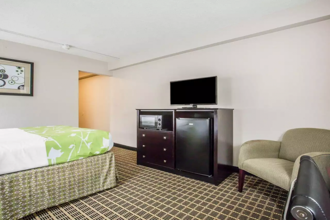 Econo Lodge Birmingham - Hoover 8/20