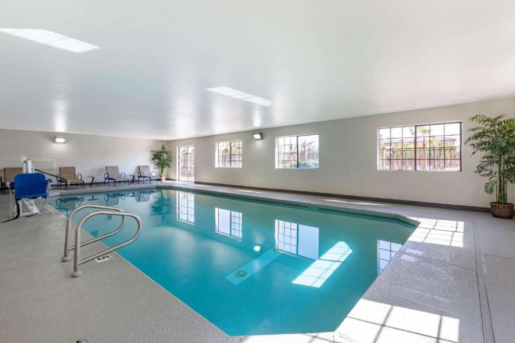 Comfort Inn and Suites Surprise Near Sun City West 23/55