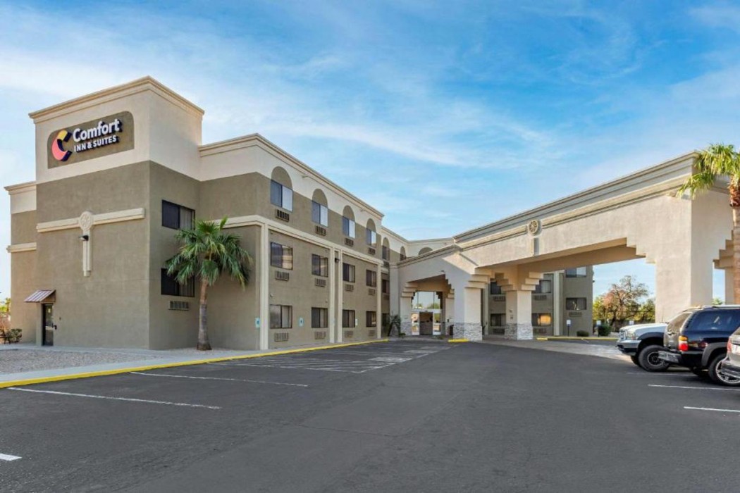 Comfort Inn and Suites Surprise Near Sun City West 4/55