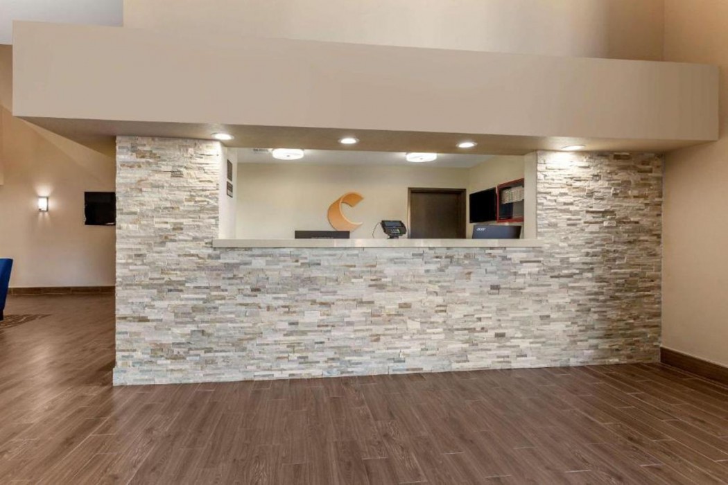 Comfort Inn and Suites Surprise Near Sun City West 8/55