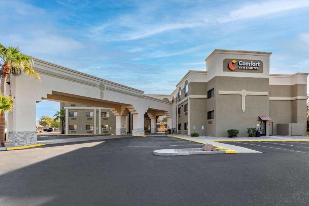 Comfort Inn and Suites Surprise Near Sun City West 6/55