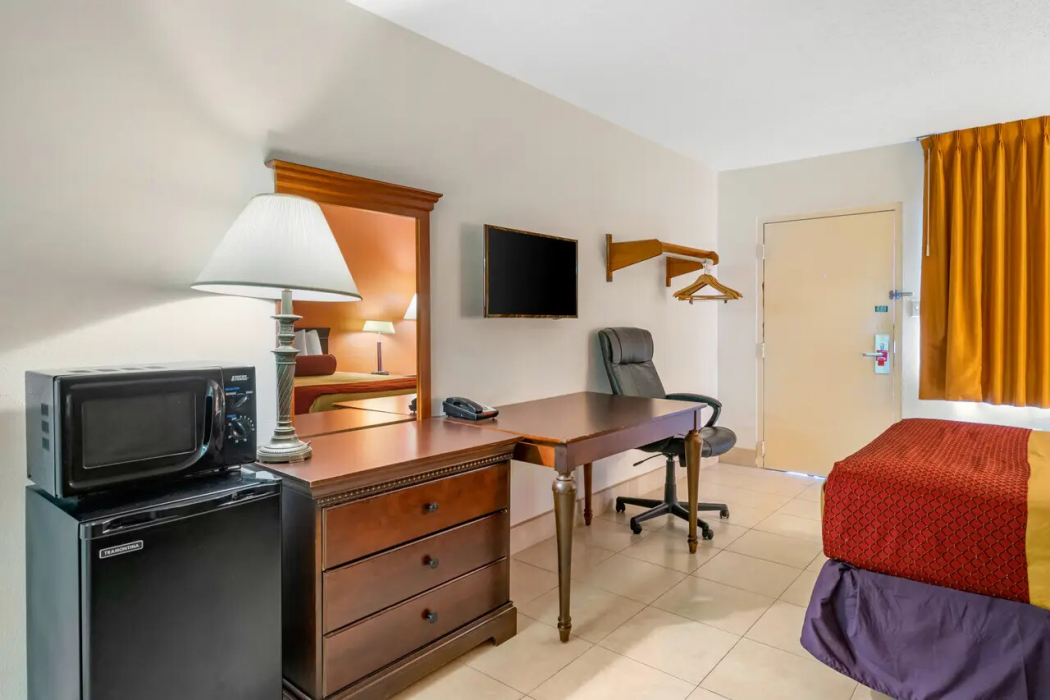 Econo Lodge Fort Myers Cape Coral 8/16
