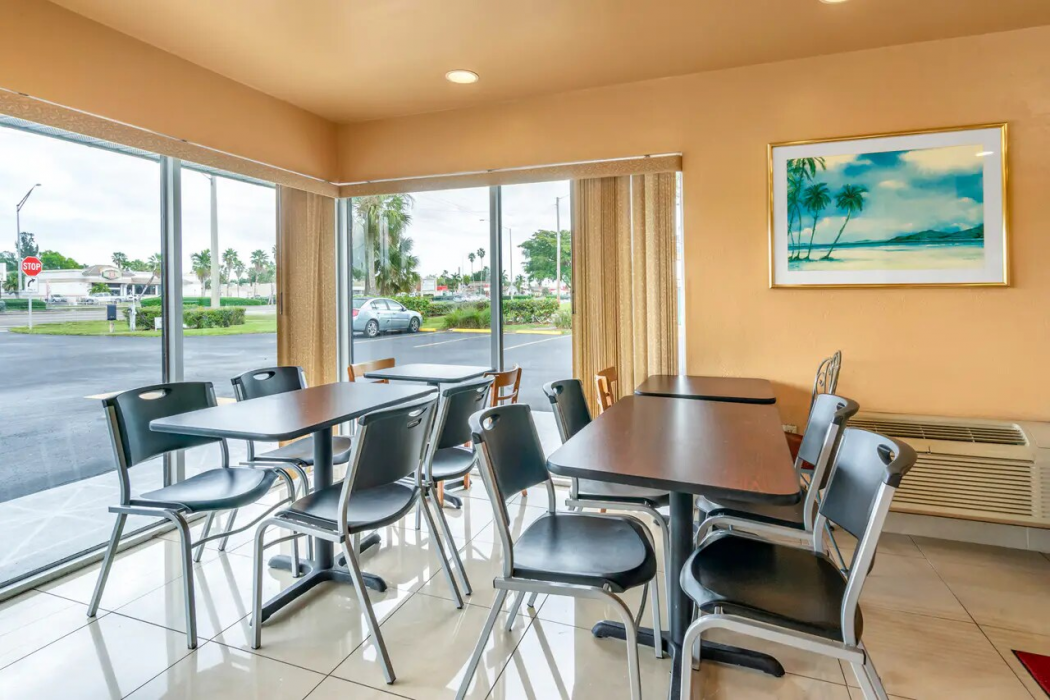 Econo Lodge Fort Myers Cape Coral 15/16
