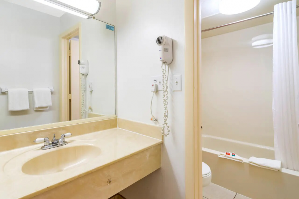 Econo Lodge Fort Myers Cape Coral 14/16
