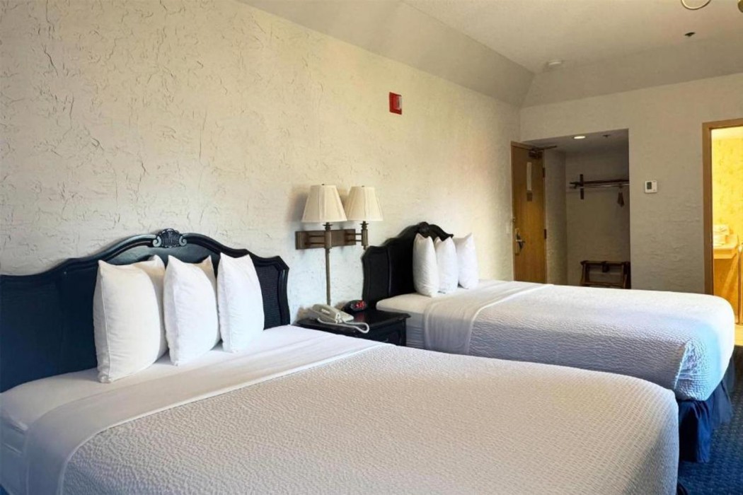 The Chateau Hotel And Conference Center 12/53