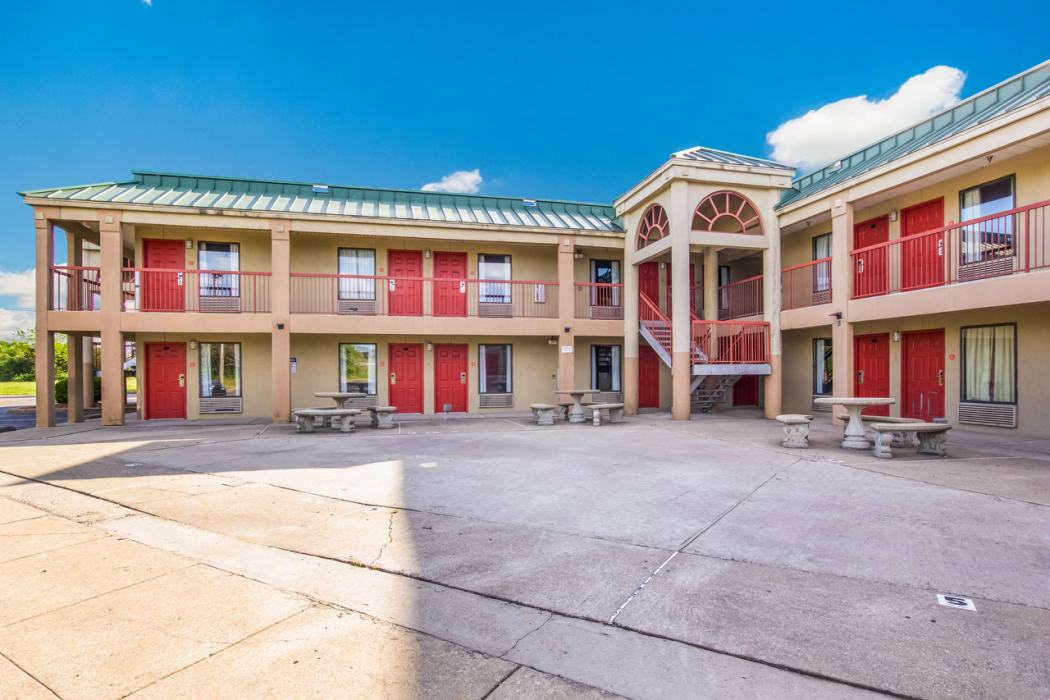 Econo Lodge Inn & Suites Brooks - Louisville South 4/23