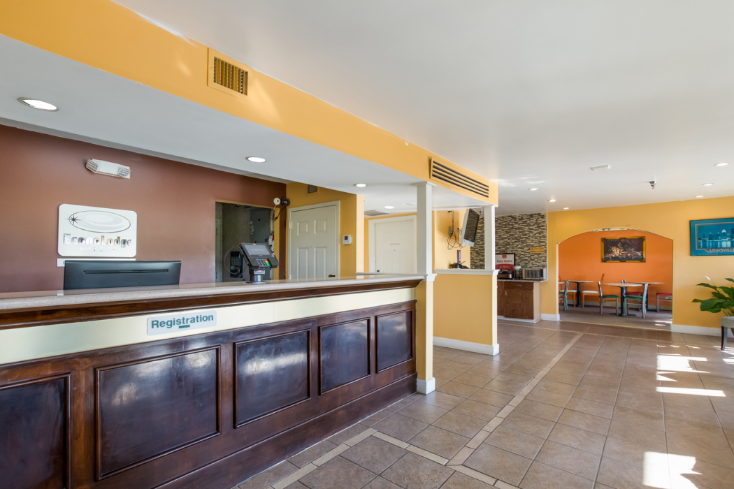Econo Lodge Inn & Suites Brooks - Louisville South 5/23